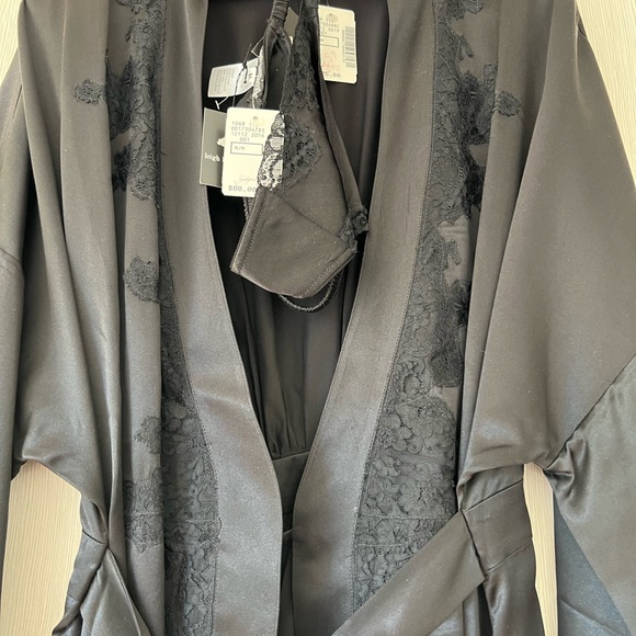 Gorgeous Lingerie Robe and Thong Set - Picture 2 of 13